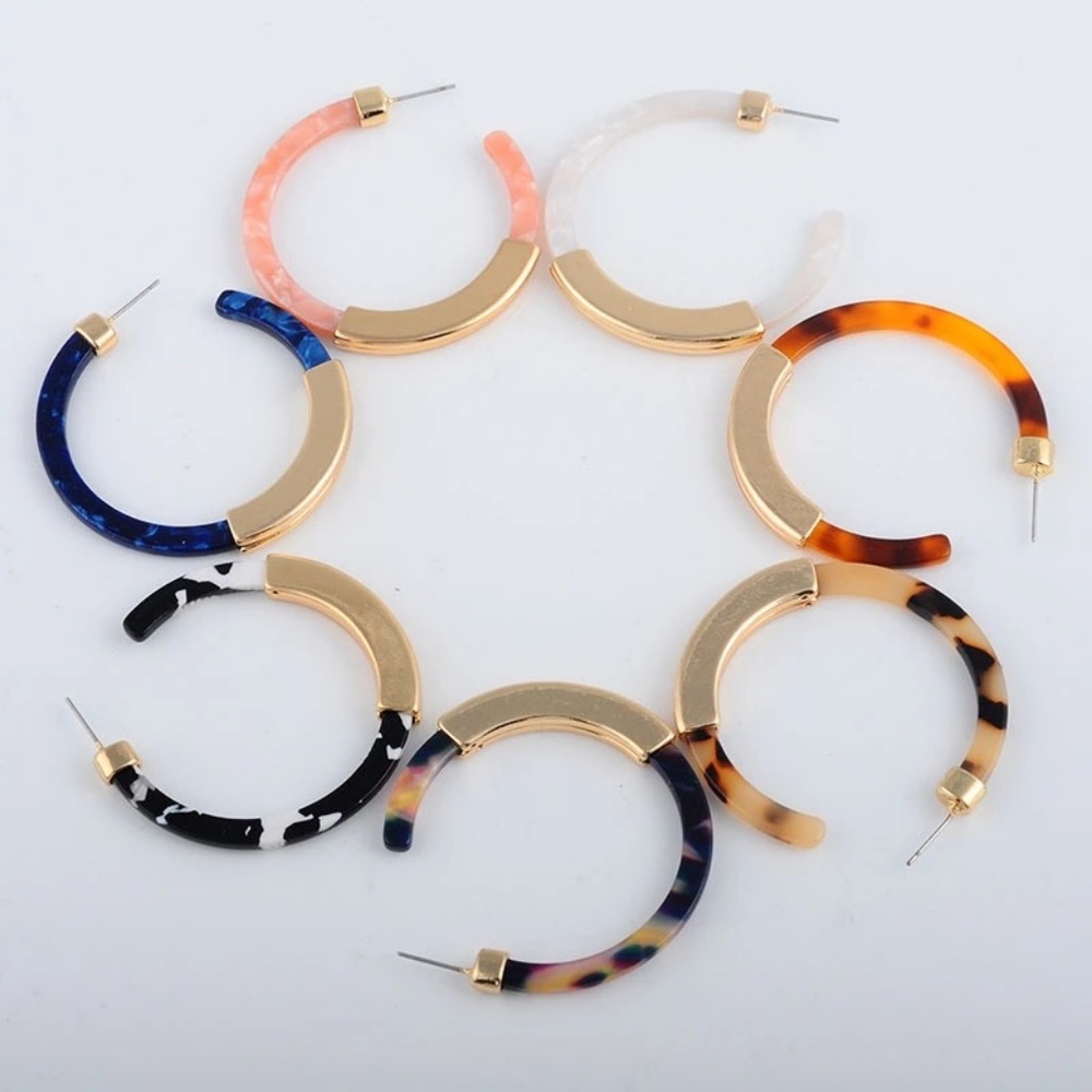 Available now ✨BAUBLE BAR STYLE RESIN HOOP EARRING - Picture 2 of 8